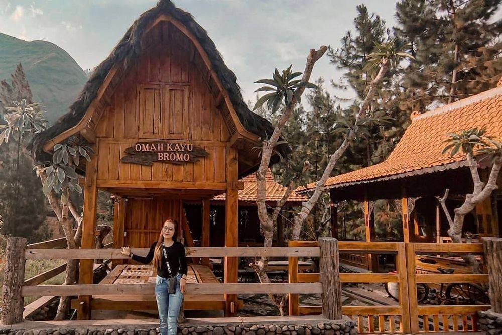 Menginap di Vila Kayu Bromo: Pengalaman Hangat di Tengah Sejuknya Pegunungan